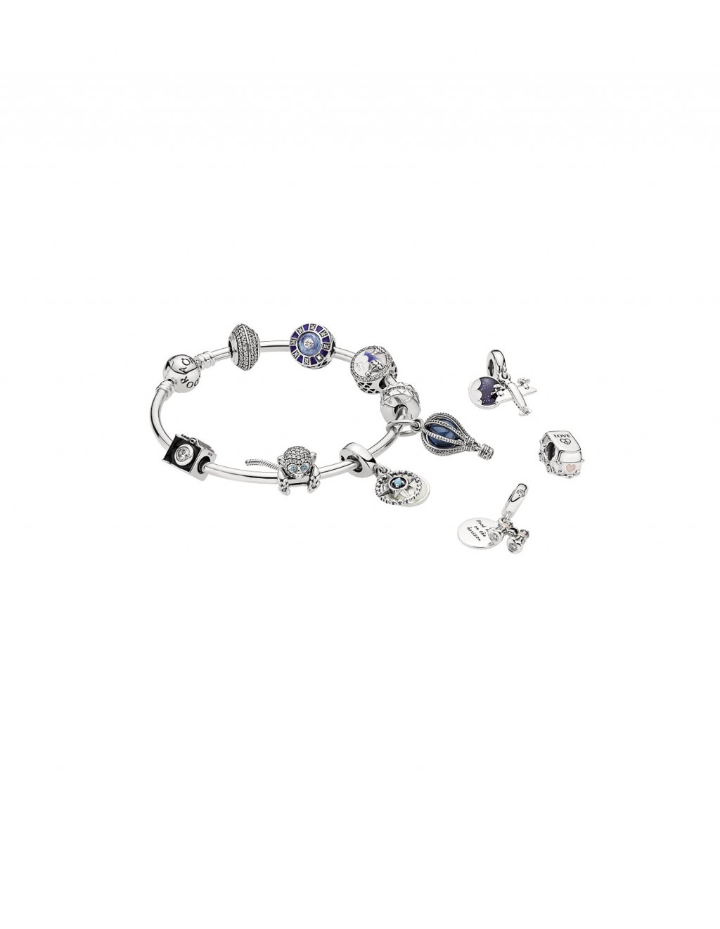 Náramek s přívěsky, Pandora, náramek 1 450 Kč a přívěsek od 1 190 Kč Náramek s přívěsky, Pandora, náramek 1 450 Kč a přívěsek od 1 190 Kč