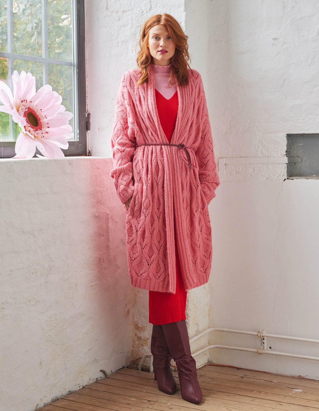 02 Kardigan s geometrickým ažurovým vzorem