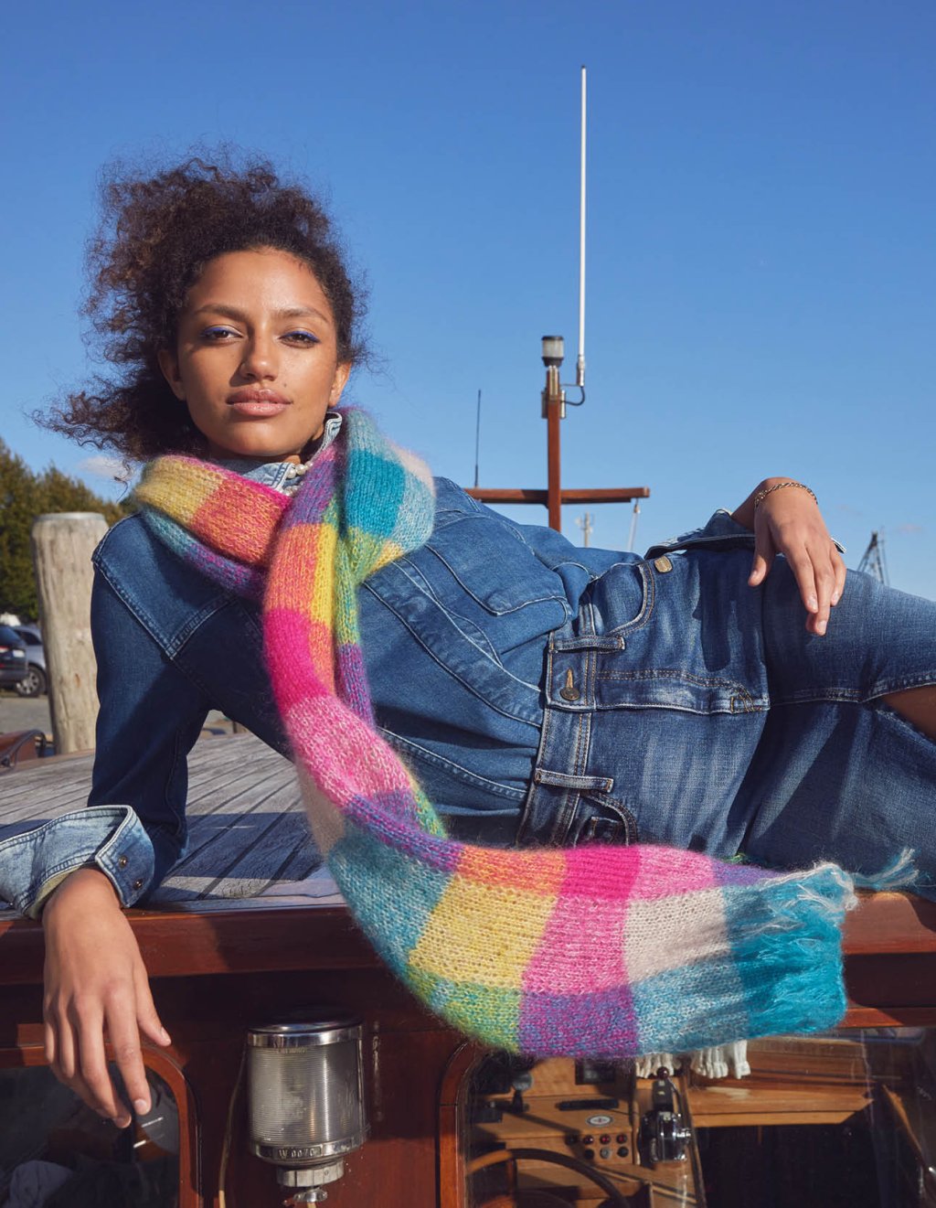 23 Šála s barevným šachovnicovým vzorem