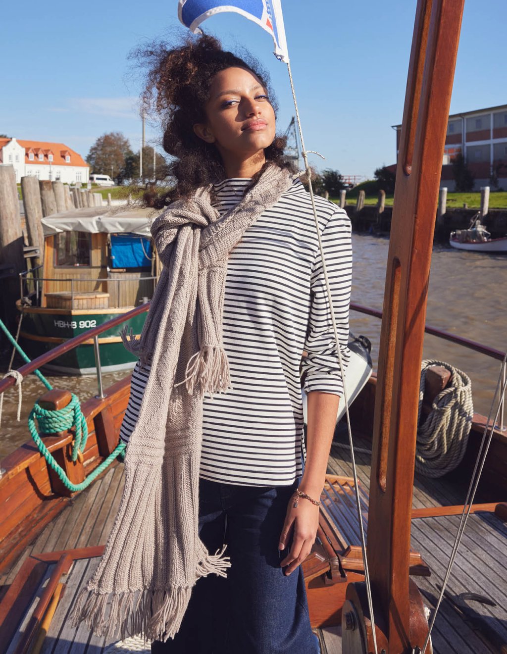 39 Šála s geometrickými detaily