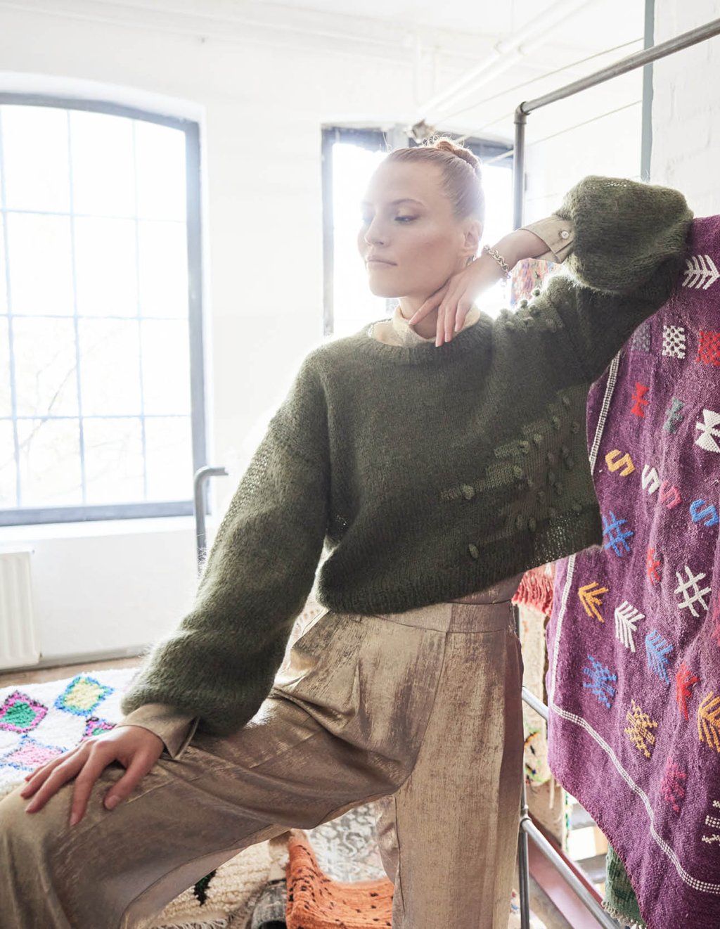 45 Pulovr se strukturovanými detaily