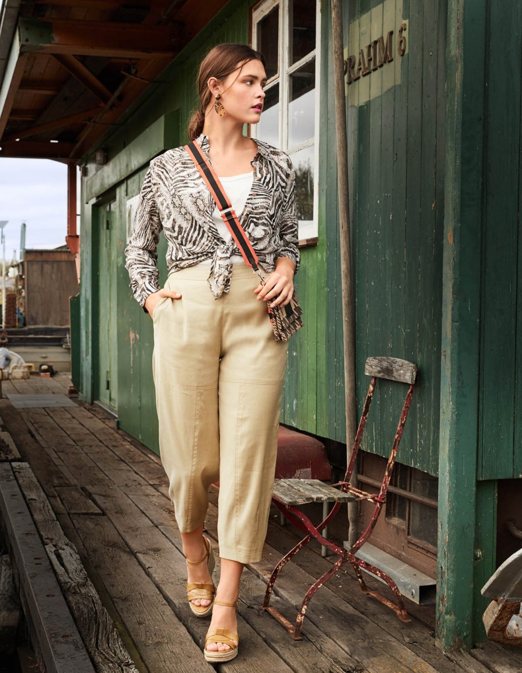 07 Kalhoty v safari stylu