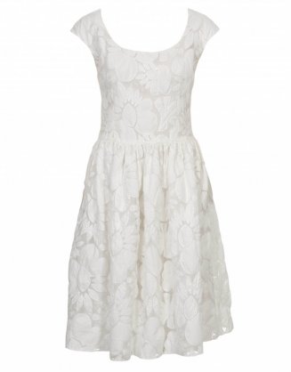 Letní bílé šaty