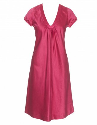 Zářivě růžové šaty